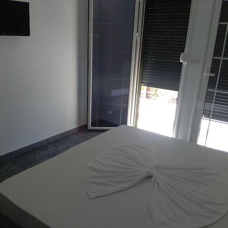 Guest House Solive Himare Bagian luar foto