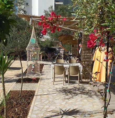 Guest House Solive Himare Bagian luar foto