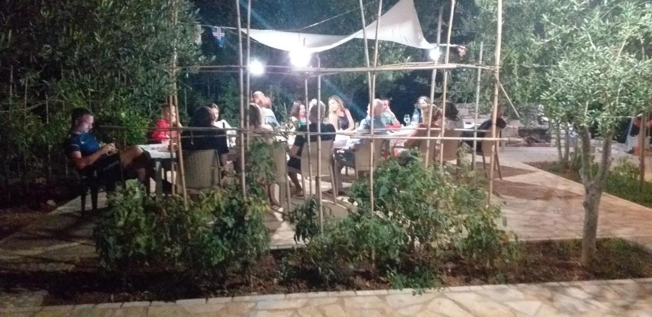 Guest House Solive Himare Bagian luar foto