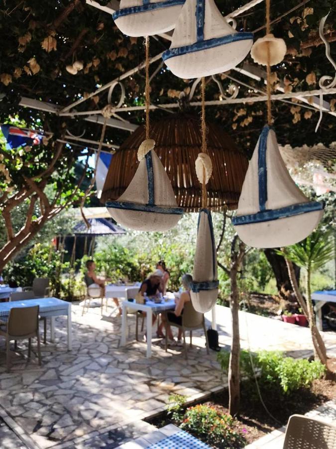 Guest House Solive Himare Bagian luar foto