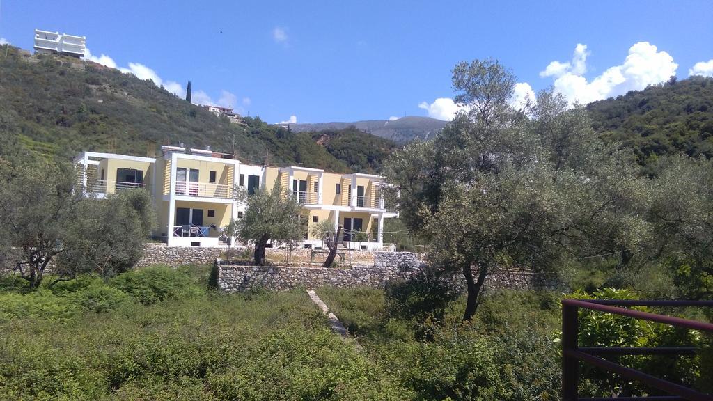 Guest House Solive Himare Bagian luar foto