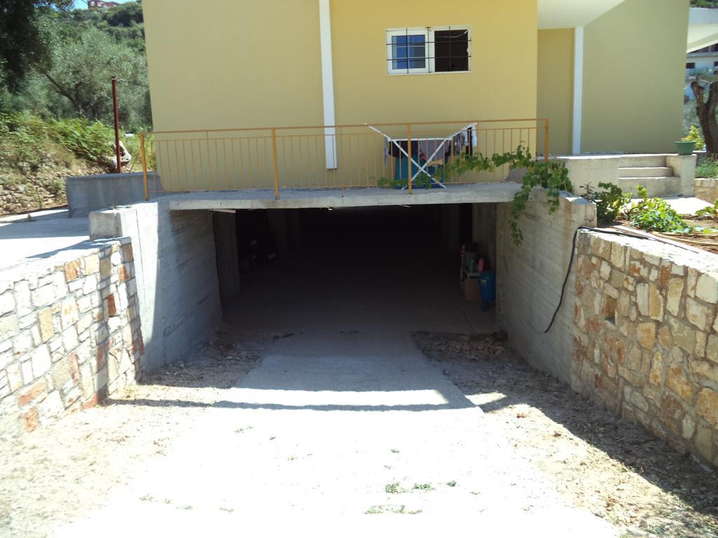 Guest House Solive Himare Bagian luar foto