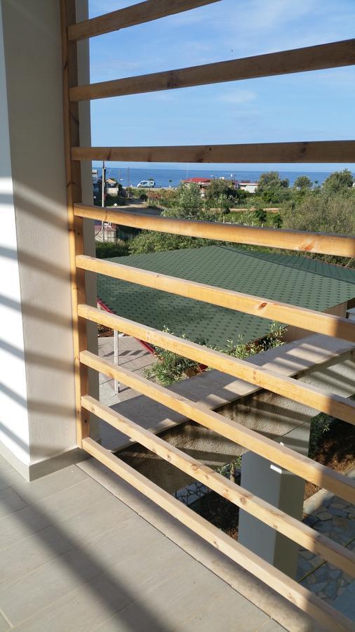 Guest House Solive Himare Bagian luar foto